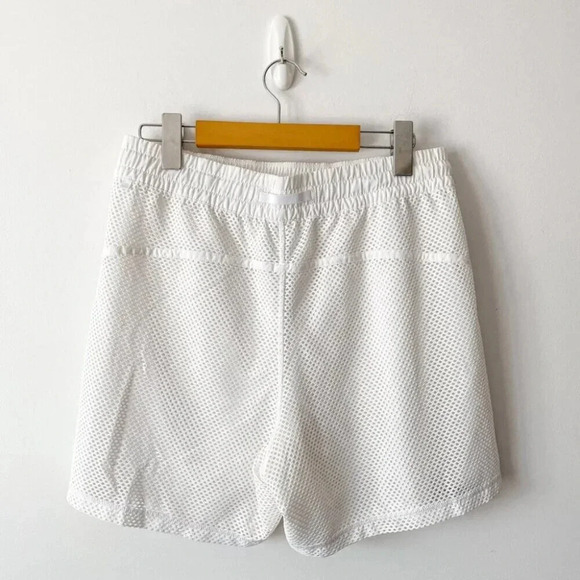 Lululemon Mesh On Mesh Short 5" White Size  6 - Picture 6 of 7